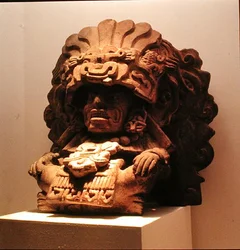 Urne in Form von Pitao Cozobi, Gott der reichlichen Versorgung, aus der Zapoteken-Kultur, 100-600